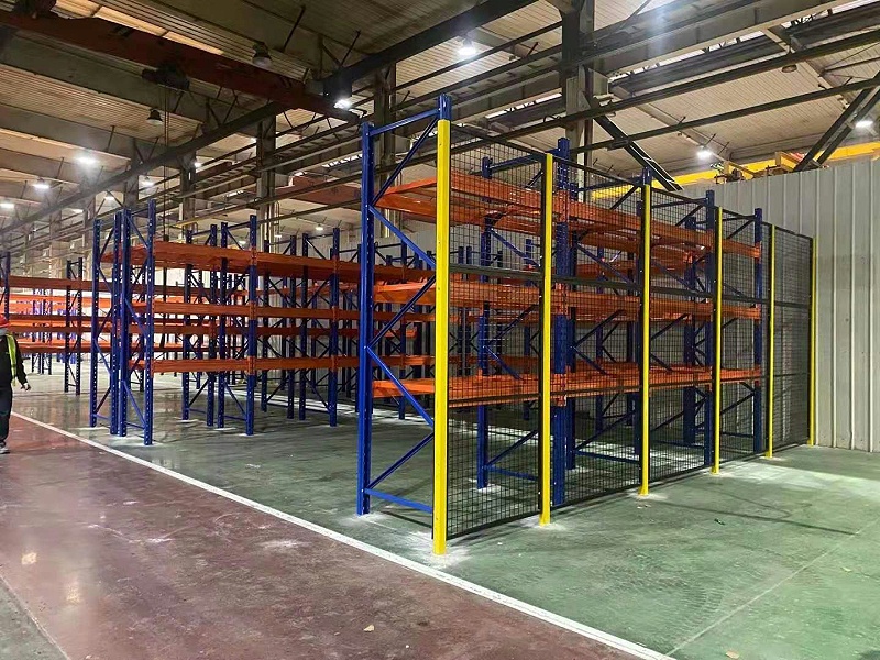 重型橫梁式貨架安（ān）裝現場